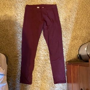 Barley worn, buttery soft dark maroon leggings!!